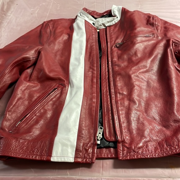 NWT men’s burgundy heavy leather jacket. Very well designed with brass zippers - Picture 11 of 16